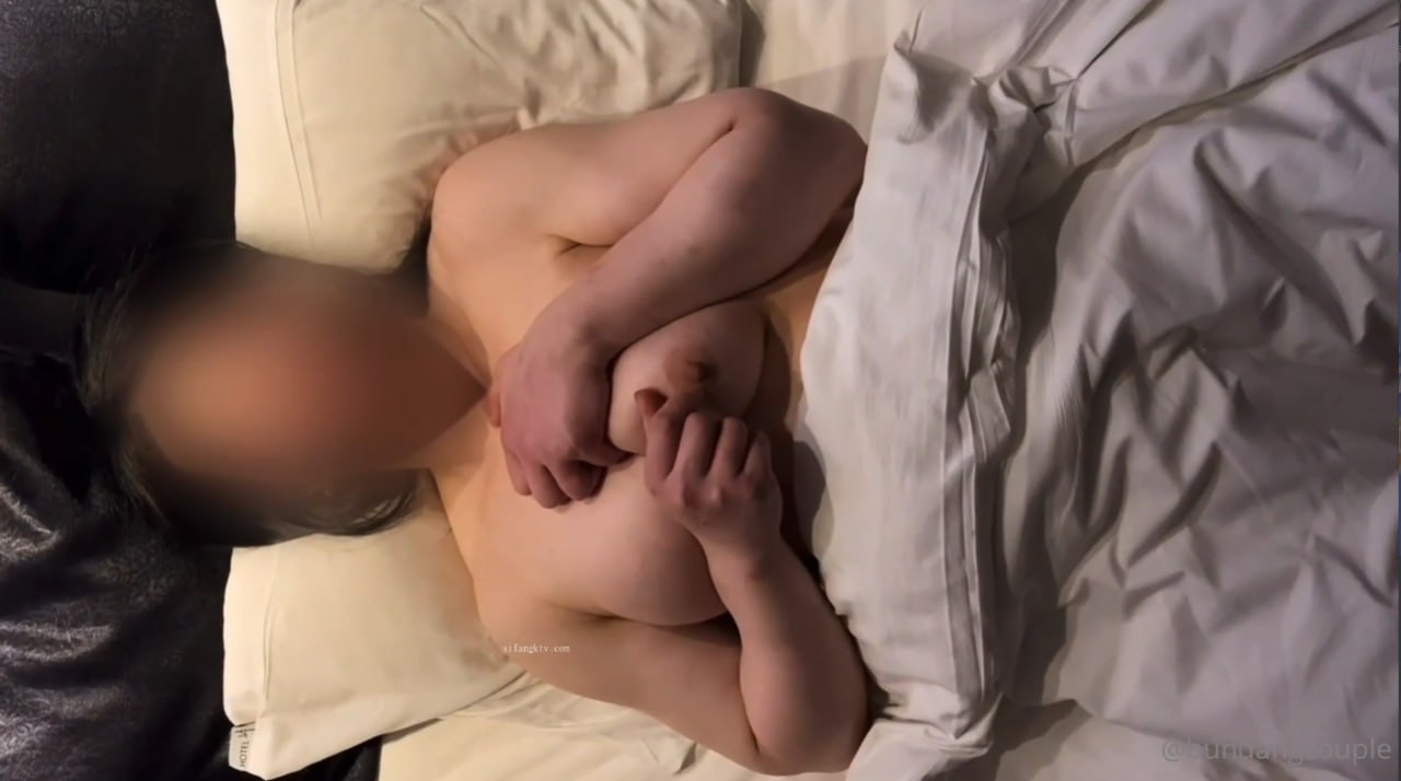 HUNTB-486 『私たちでSEXの練習しちゃいなよ！何度失敗してもいいよ！エッチして元気出して』ホスピタリテ
